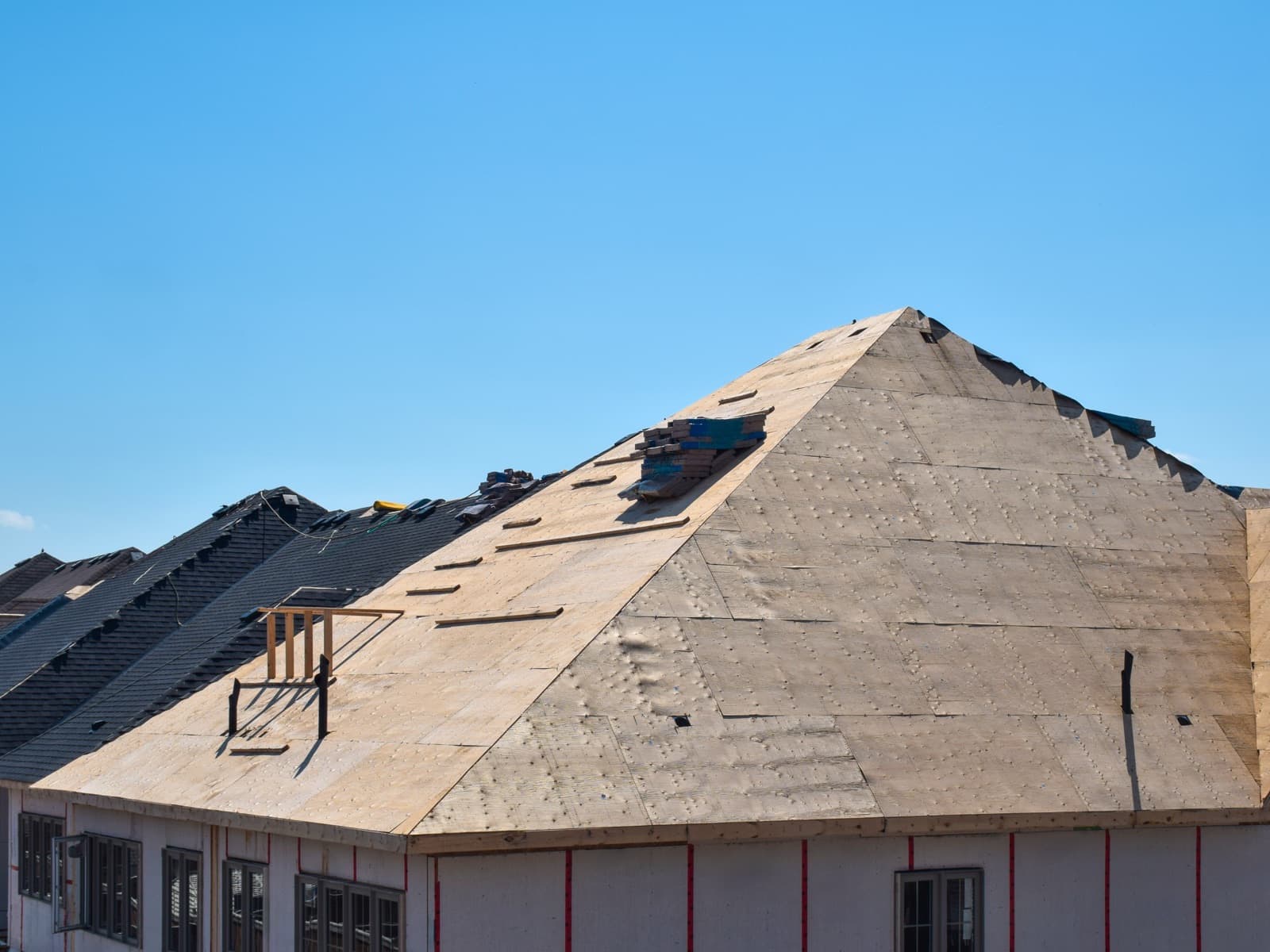 Plywood sheathing layer during roof building const.